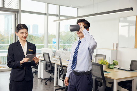 房产VR顾客通过vr眼镜体验虚拟空间背景