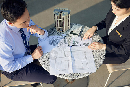 素材职业规划房产中介与顾客对比图纸背景