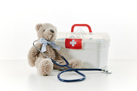 小熊玩偶和礼盒药箱和小熊玩偶背景