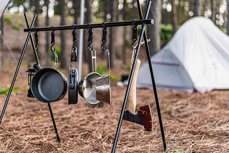 厨具背景图户外露营营地森林露营炊具背景