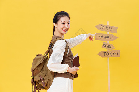 黄色高端旅行箱青春少女国外度假旅行背景