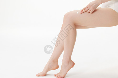 女性美腿护肤特写图片