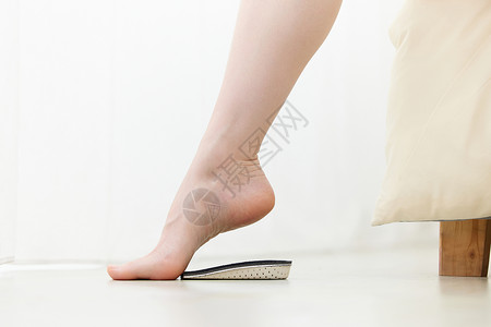 女子足底增高鞋垫高清图片