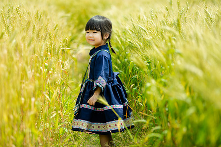广西三月三壮族儿童民族服饰背景图片
