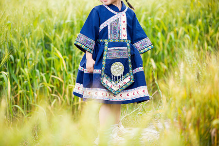 广西三月三壮族儿童民族服饰背景图片
