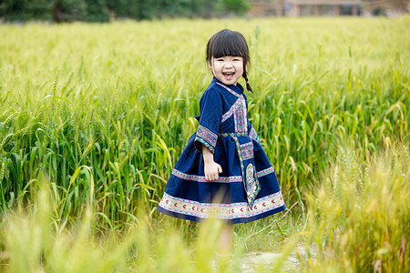 广西三月三壮族儿童民族服饰高清图片