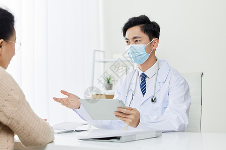 职业防护戴口罩的医生给患者看病问诊背景