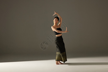 傣族女性舞蹈动作图片