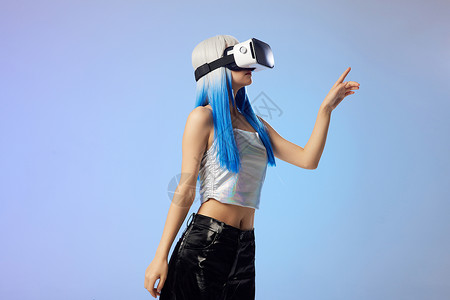 体验VR的女人未来感女孩体验vr眼镜虚拟点击背景