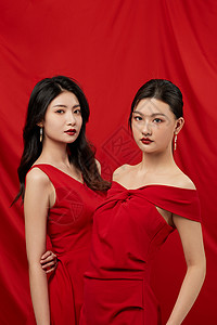 红色礼服双人形象图片