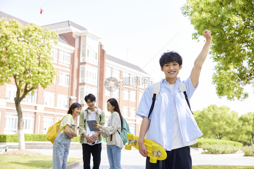 年轻活力大学生形象图片