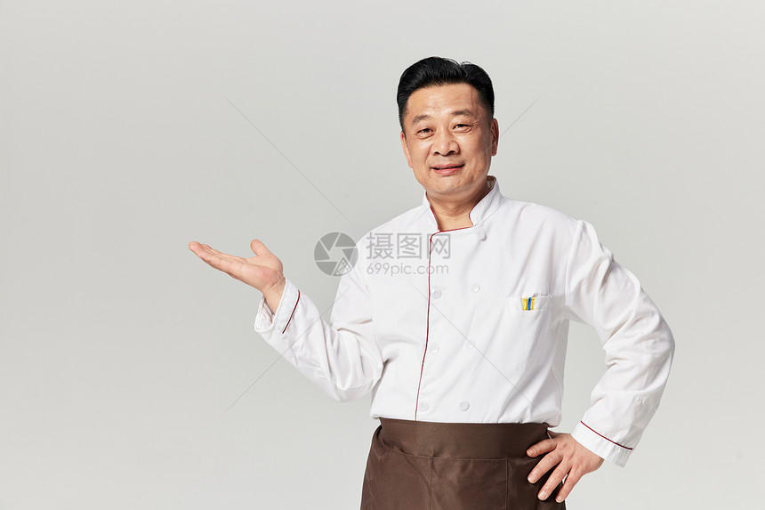 中年男性厨师展示形象图片