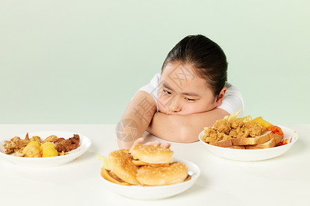 拒绝吃油炸食品的小胖墩小女孩拒绝高热量食品背景