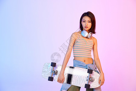 城市滑板时尚滑板青年女性背景
