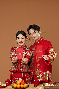 中式婚礼新郎新娘展示红包图片