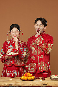 新婚夫妻中式结婚传统图片