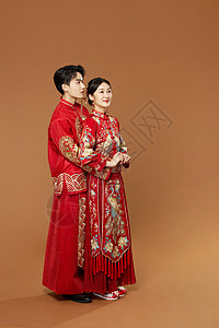 传统中式婚礼夫妻全身形象背景图片