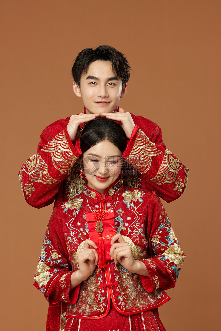 中式婚礼喜庆服装图片