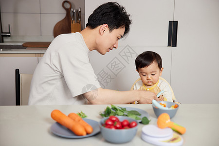 妈妈辛苦了毛笔字居家照顾宝宝饮食的年轻奶爸背景