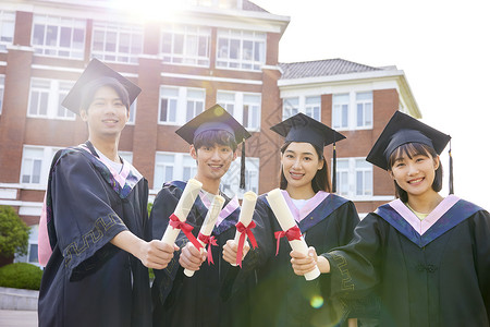 穿着学士服毕业的大学生青春高清图片素材
