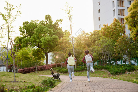 儿童起跑小学生放学奔跑背影背景