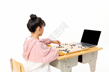 人机融合小女孩和电脑挑战围棋背景