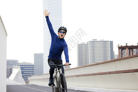 活力男青年自行车运动高清图片