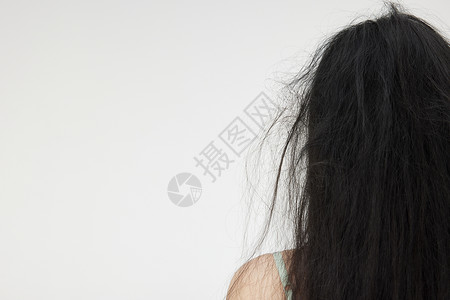 女性头发凌乱形象背景图片