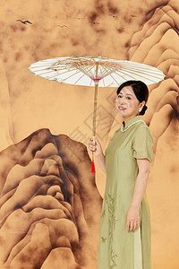 旗袍女性撑油纸伞图片