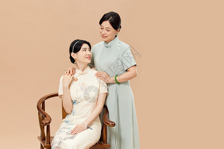 中式旗袍母女亲情形象高清图片