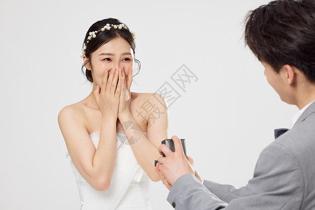 新郎向新娘求婚背景图片