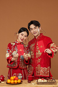 中式新人喜庆传统中式婚礼新人手拿红包背景