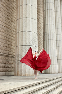 庄严建筑下舞蹈的红衣美女背景图片