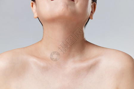 中年女性脖颈特写背景图片