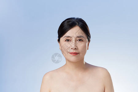 中年女性面部展示图片