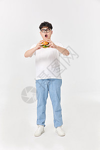 肥胖男性吃汉堡图片