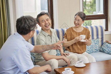 老年人聚会休闲聊天图片