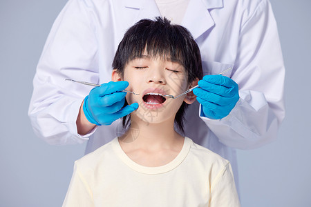 看牙医的小朋友高清图片