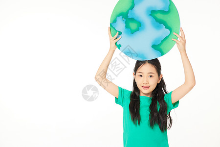 小朋友手举地球图片