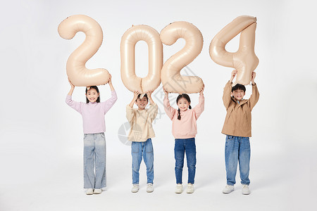 虎年儿童邮票儿童手举数字2024背景