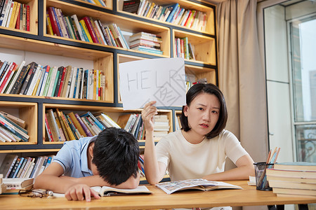 学习烦恼辅导孩子作业寻求帮助的妈妈背景