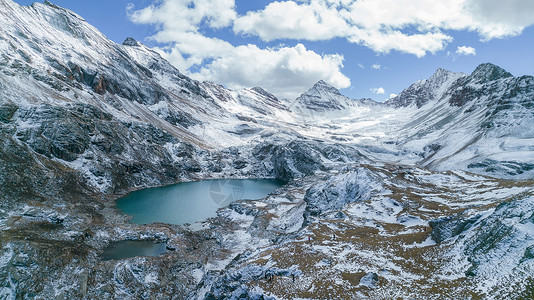 航拍川西雪山图片