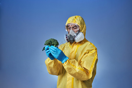 科研人士对蔬菜进行检测背景