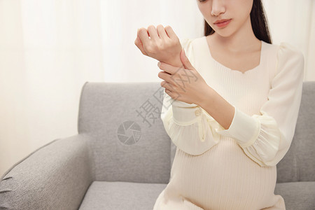 手腕不舒服的孕妇图片