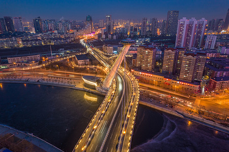 航拍夜晚灯火辉煌的天津和平区夜景图片