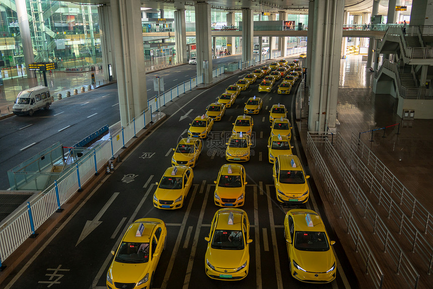 重庆江北机场黄色法拉利图片