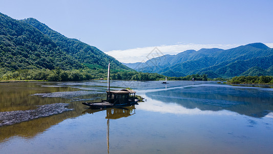 新疆维吾尔自治区第一大盐水湖湖北省神农架国家森林公园背景