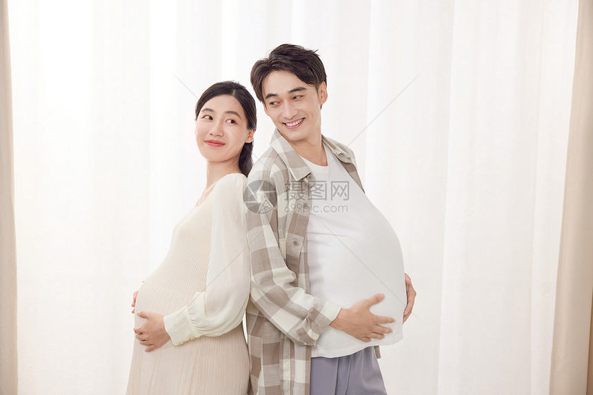 孕妇和大肚子爸爸和合照图片