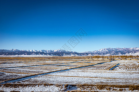 航拍初雪后的甘肃张掖平山湖大峡谷背景图片