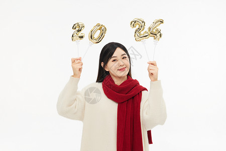 龙年贺岁新年宣传展板高举数字2024的年轻女性背景